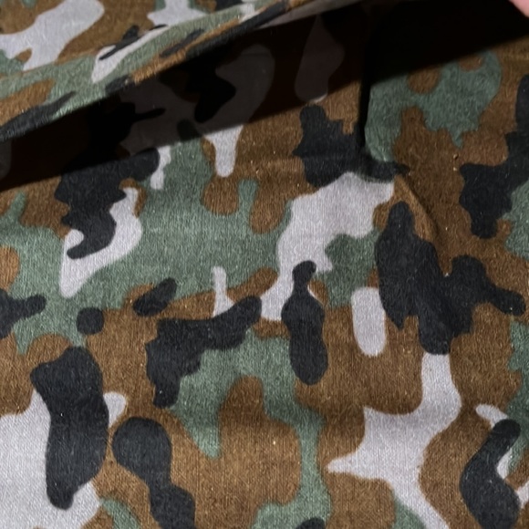 🛍️ NEW Flannel Camo Pillow Cover - Picture 5 of 6